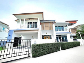 Seaside Symphony Luxury Pool Villa Pattaya with Private Beach Access